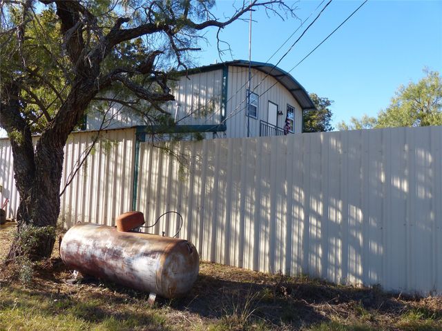 101 S Loop, Brady, TX 76825