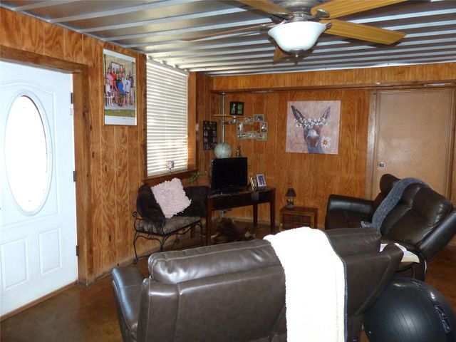 101 S Loop, Brady, TX 76825