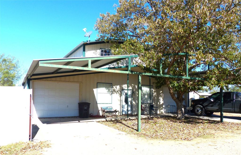 101 S Loop, Brady, TX 76825