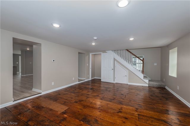 223 High Street SE, Canal Fulton, OH 44614