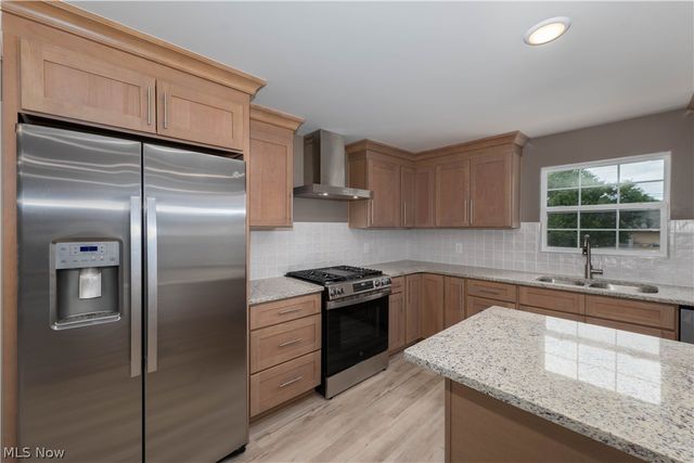 223 High Street SE, Canal Fulton, OH 44614