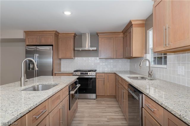 223 High Street SE, Canal Fulton, OH 44614