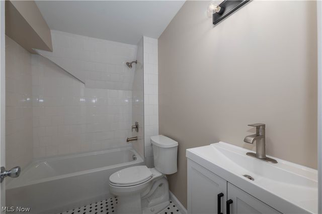 223 High Street SE, Canal Fulton, OH 44614