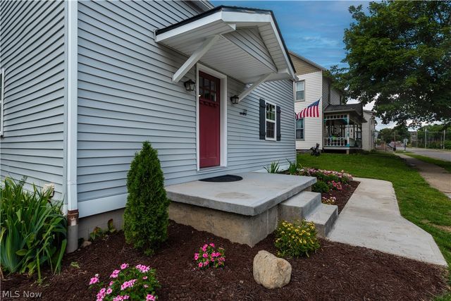 223 High Street SE, Canal Fulton, OH 44614