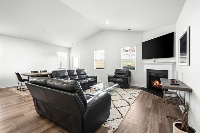 643 Snap Dragon Ln, Hendersonville, TN 37075