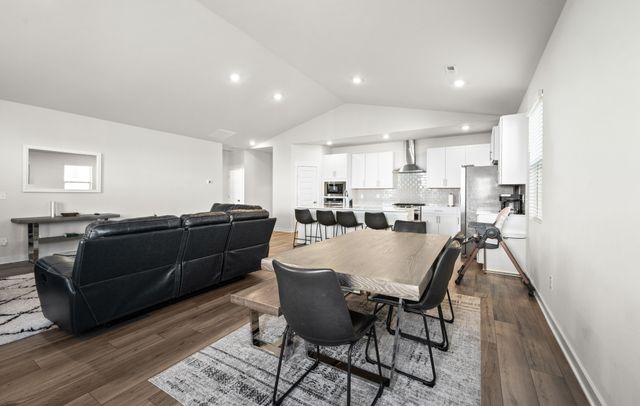 643 Snap Dragon Ln, Hendersonville, TN 37075