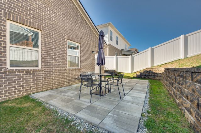 643 Snap Dragon Ln, Hendersonville, TN 37075