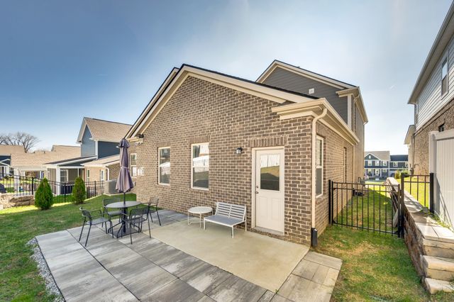 643 Snap Dragon Ln, Hendersonville, TN 37075