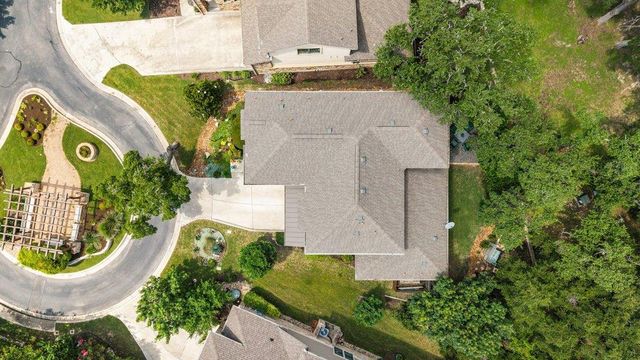 2 Prestonwood CV, Lakeway, TX 78734
