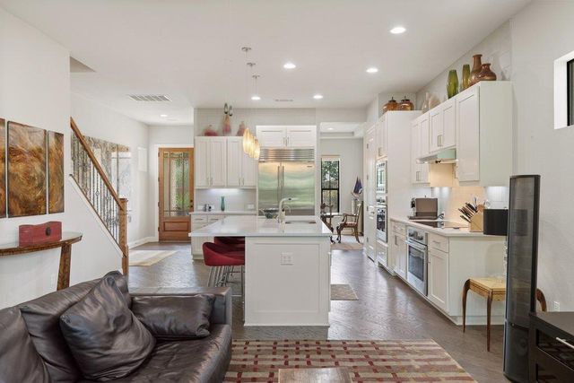 2 Prestonwood CV, Lakeway, TX 78734