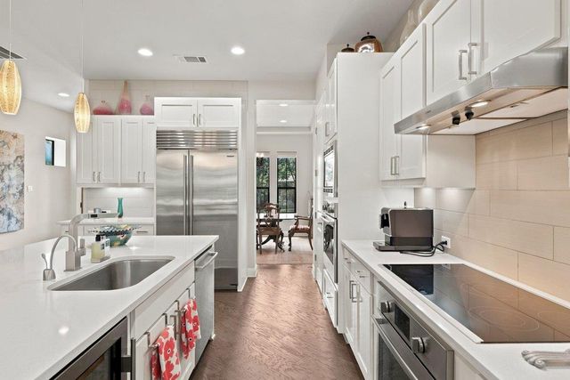 2 Prestonwood CV, Lakeway, TX 78734