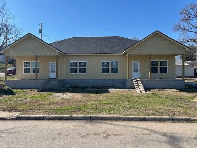402 N 3rd St, Pulaski, TN 38478