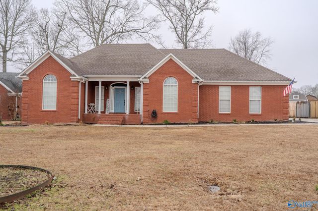 2003 Cedarwood Drive SW, Hartselle, AL 35640