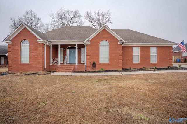 2003 Cedarwood Drive SW, Hartselle, AL 35640