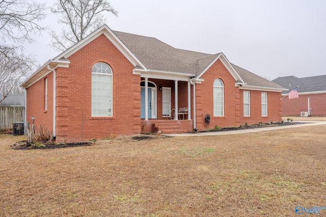 2003 Cedarwood Drive SW, Hartselle, AL 35640