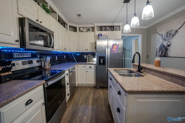 2003 Cedarwood Drive SW, Hartselle, AL 35640