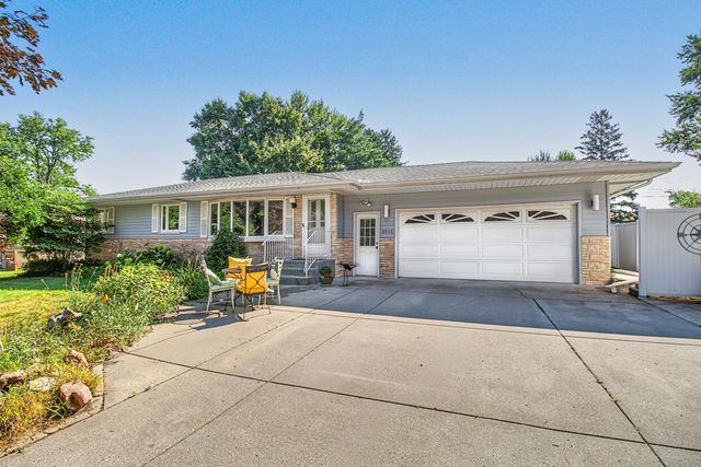 2842 Marion Street, Roseville, MN 55113