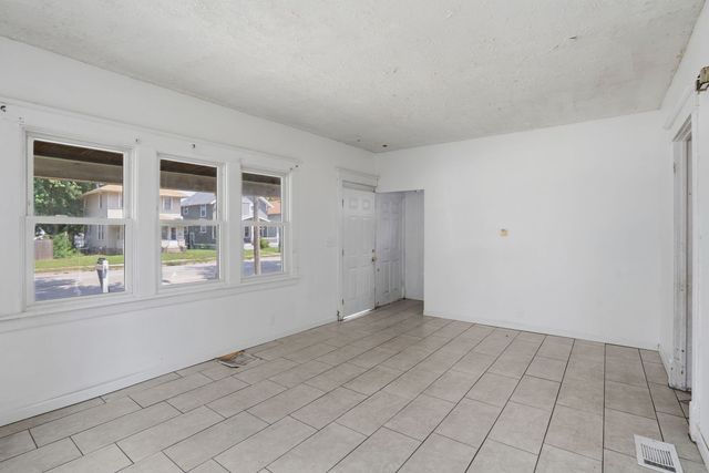 174 16th Avenue, East Moline, IL 61244