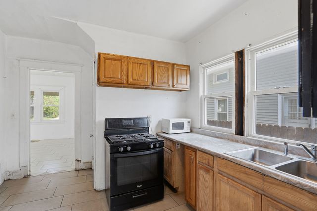 174 16th Avenue, East Moline, IL 61244
