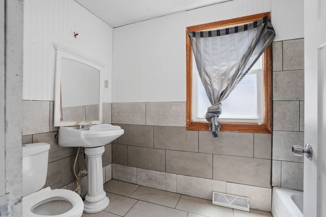 174 16th Avenue, East Moline, IL 61244