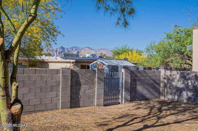 1133 E Hedrick Drive, Tucson, AZ 85719