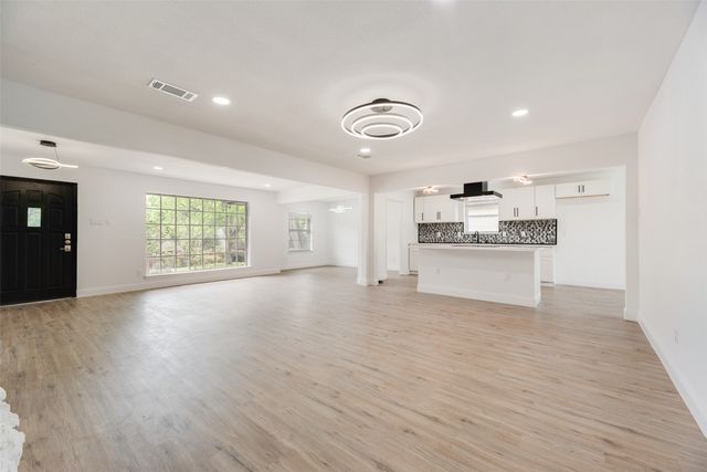 10823 Meadowcliff Lane, Dallas, TX 75238