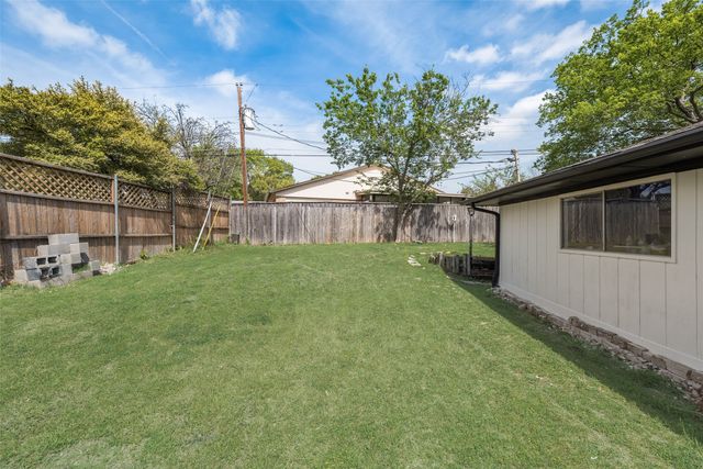 10823 Meadowcliff Lane, Dallas, TX 75238