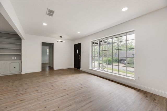 10823 Meadowcliff Lane, Dallas, TX 75238