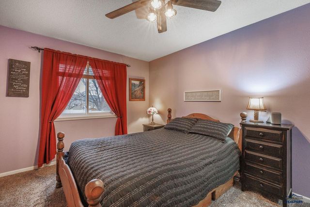 1802 COPPERDALE DR, Rapid City, SD 57703