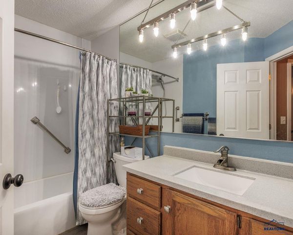 1802 COPPERDALE DR, Rapid City, SD 57703