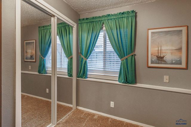 1802 COPPERDALE DR, Rapid City, SD 57703