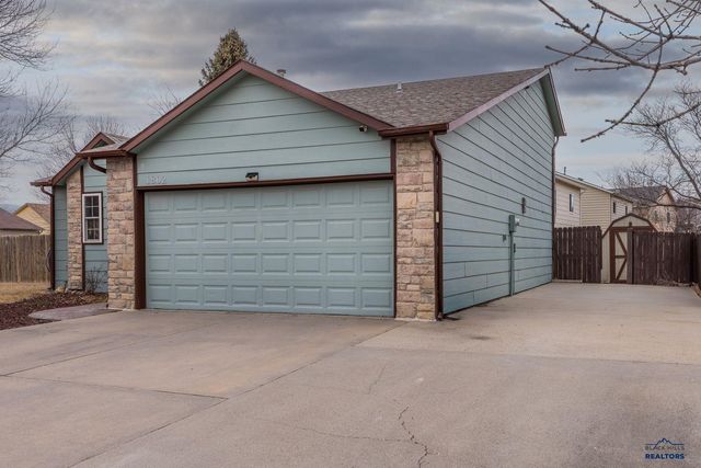 1802 COPPERDALE DR, Rapid City, SD 57703