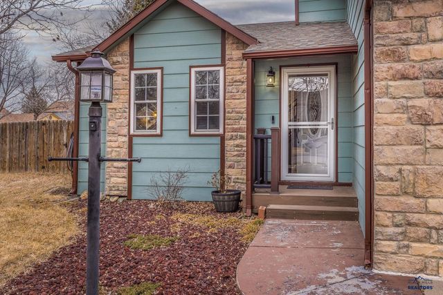 1802 COPPERDALE DR, Rapid City, SD 57703