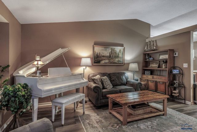 1802 COPPERDALE DR, Rapid City, SD 57703