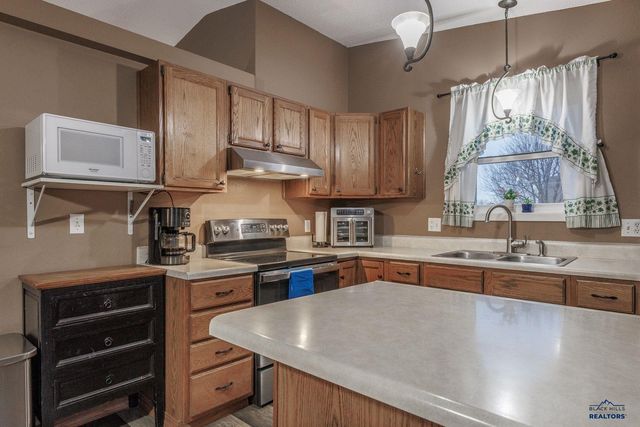 1802 COPPERDALE DR, Rapid City, SD 57703