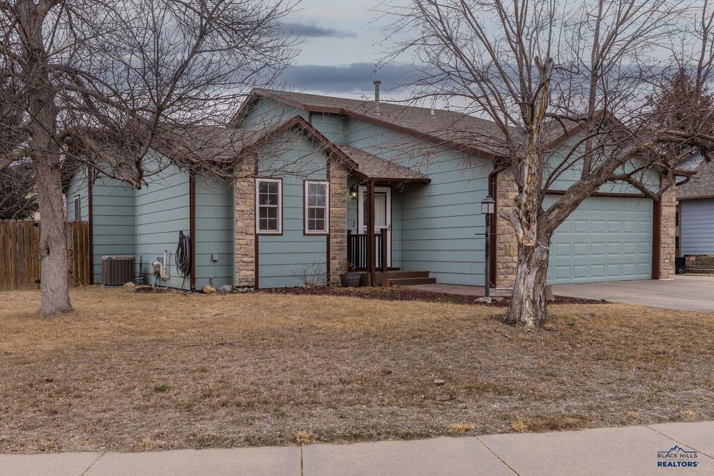 1802 COPPERDALE DR, Rapid City, SD 57703