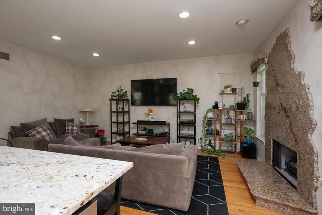 142 GREEN VALLEY CIR, Dresher, PA 19025
