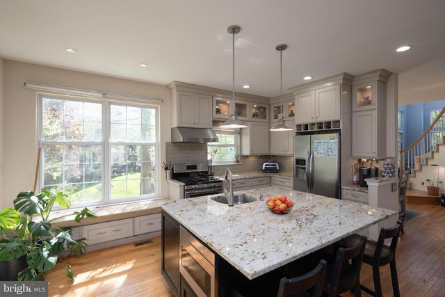 142 GREEN VALLEY CIR, Dresher, PA 19025