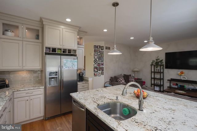 142 GREEN VALLEY CIR, Dresher, PA 19025