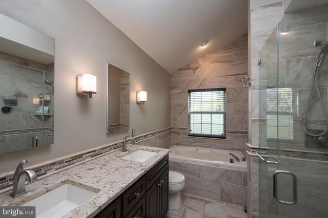 142 GREEN VALLEY CIR, Dresher, PA 19025