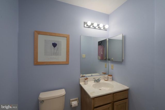142 GREEN VALLEY CIR, Dresher, PA 19025