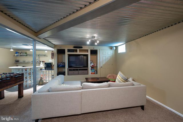 142 GREEN VALLEY CIR, Dresher, PA 19025