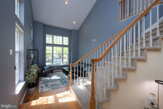 142 GREEN VALLEY CIR, Dresher, PA 19025