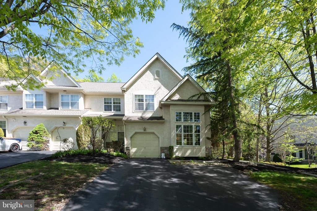 142 GREEN VALLEY CIR, Dresher, PA 19025