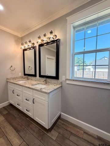 323 Eastdale Ln, Bullard, TX 75757