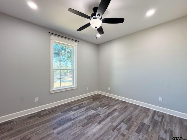 323 Eastdale Ln, Bullard, TX 75757