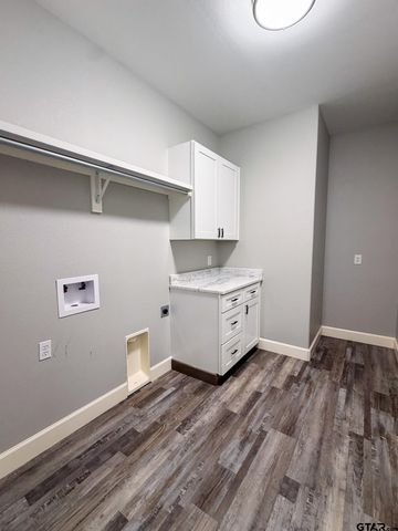 323 Eastdale Ln, Bullard, TX 75757