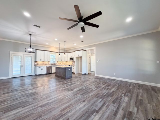 323 Eastdale Ln, Bullard, TX 75757