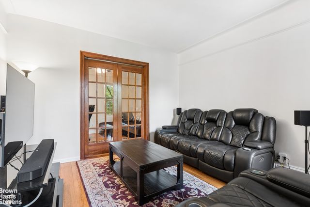 7320 Austin St Apt 3O, New York City, NY 11375