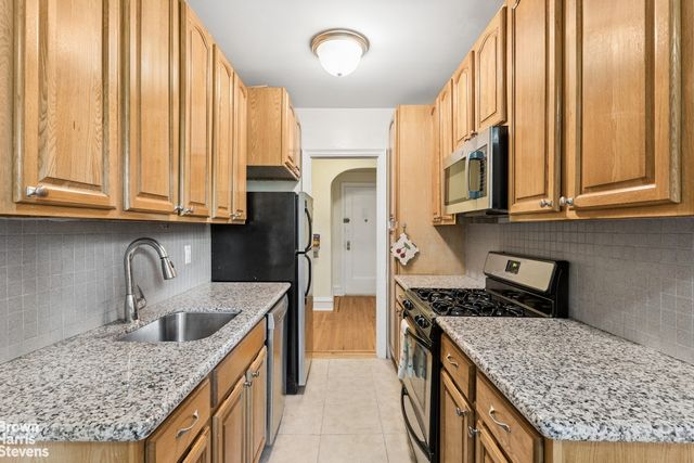 7320 Austin St Apt 3O, New York City, NY 11375